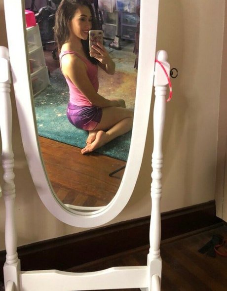 Jess Brohard sexy bilder