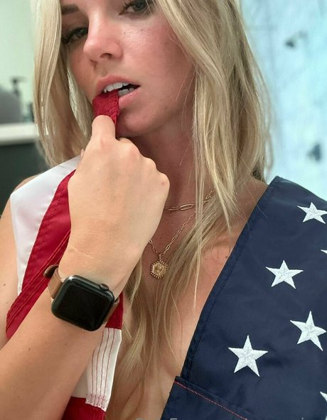 ezrapaige schauspielerin schöne bild