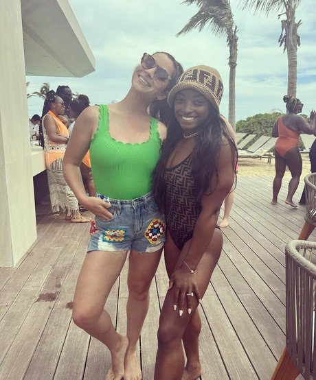 Aly Raisman exklusive top bilder