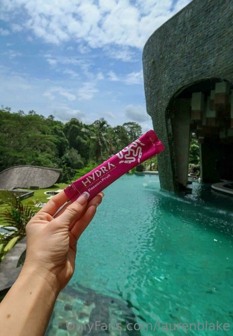 laurenblake hd sexy bild