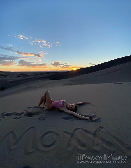 Love Moxxi model sexy galerien