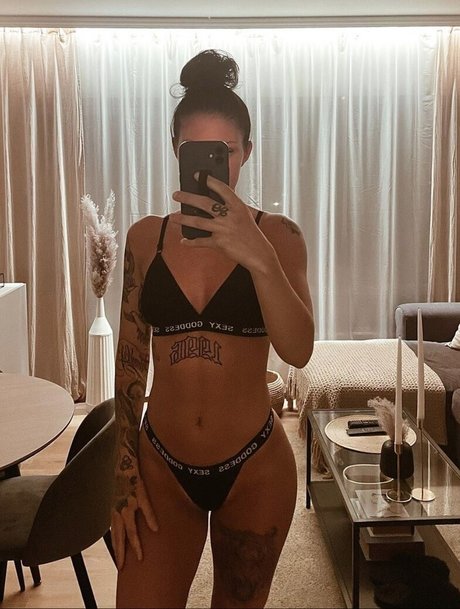 Tyramy schauspielerin akt bilder