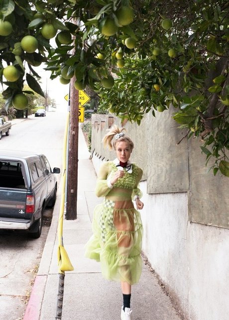 blonde gangbang-onlyfans sexy top fotos