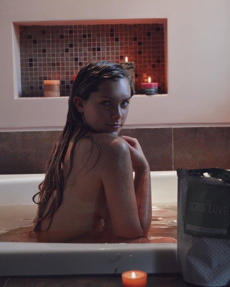 Olivia Herdt porno akt galerie