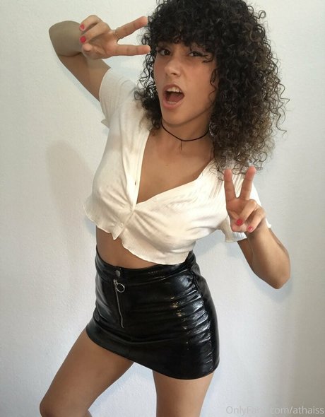 athaiss schauspielerin heiße bilder