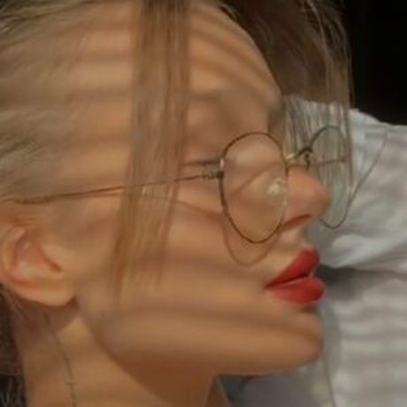 Karina Muzhalovska sexy porno galerien