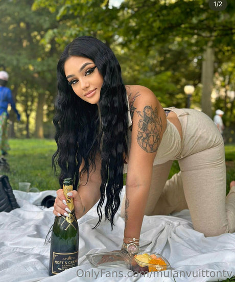 Mulanvuittontv model top bilder