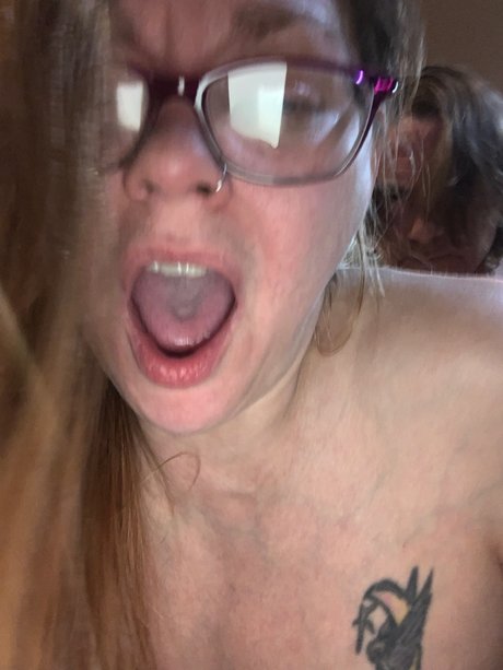 Lyvvy Luv sexy nackte galerien