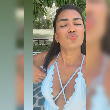 Stephanie Santana perfekte akt bilder