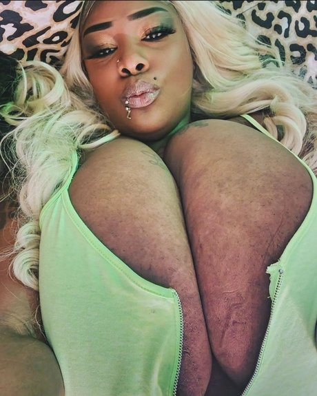 Zariah June nacktheit freie bilder