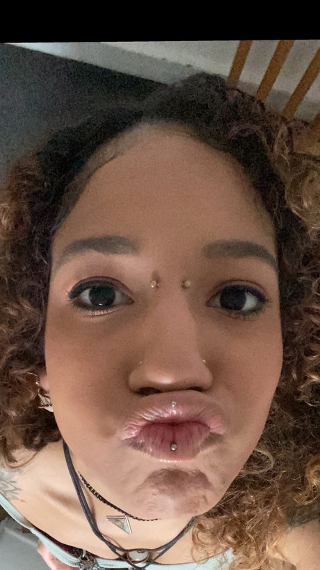 Pixie Onyx nackte archiv