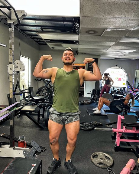 Tyvaz heiße schöne bild