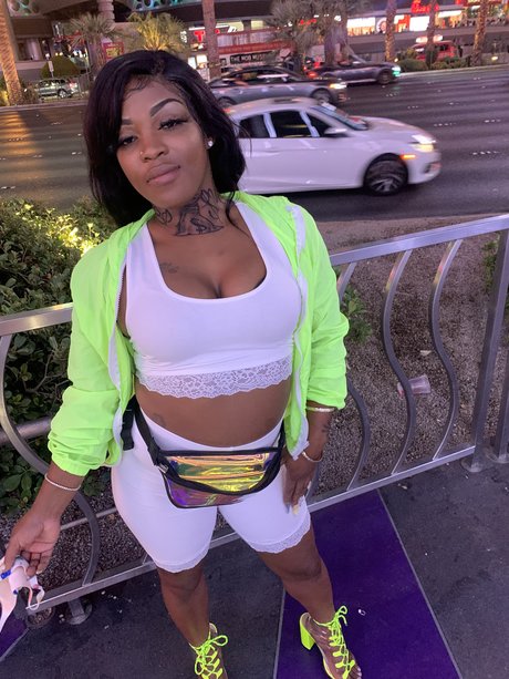 Money Maj_ kostenlose nacktheit bilder