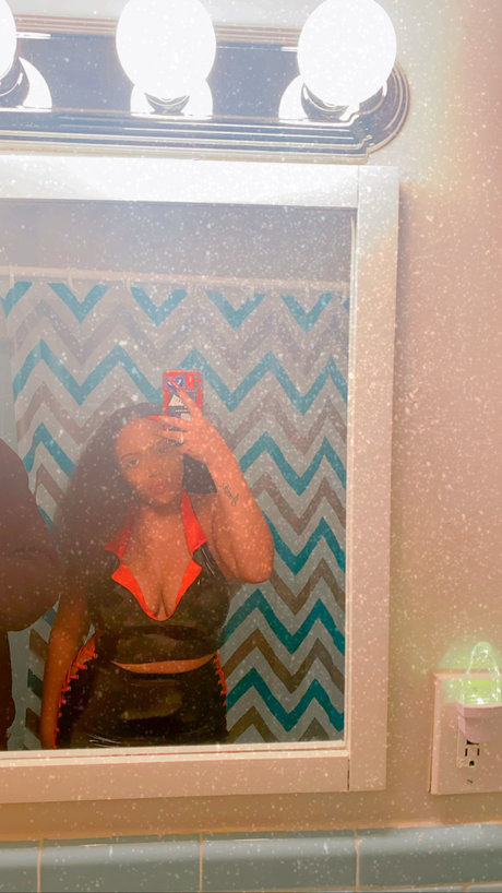 Koko Chanel xxx akt fotos