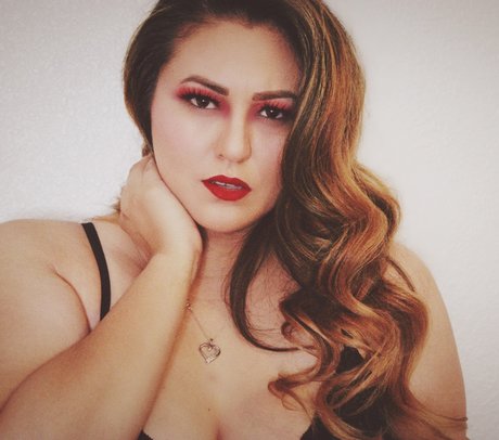 riesige shemale-onlyfans nacktheit hübsche bild