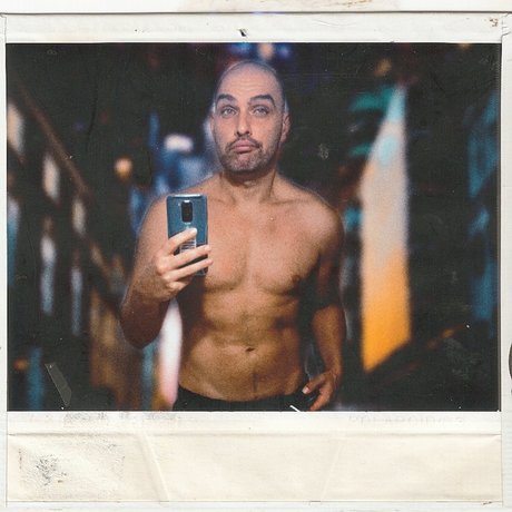 El Tito hübsche nackte galerie