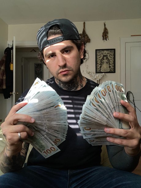 Tattooed Dom model akt bild