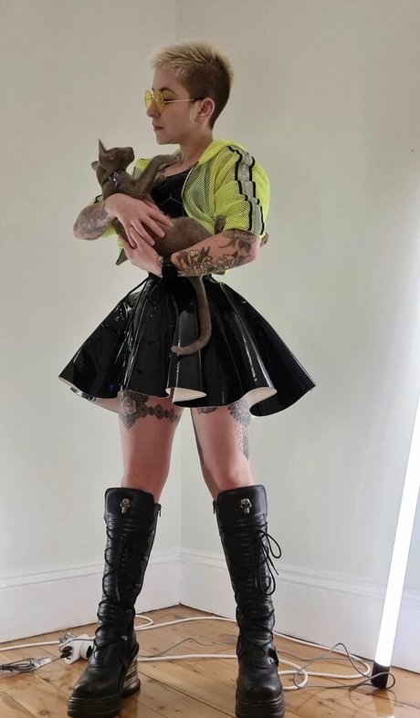 bikini-prinzessin onlyfans erwachsene nackt bild