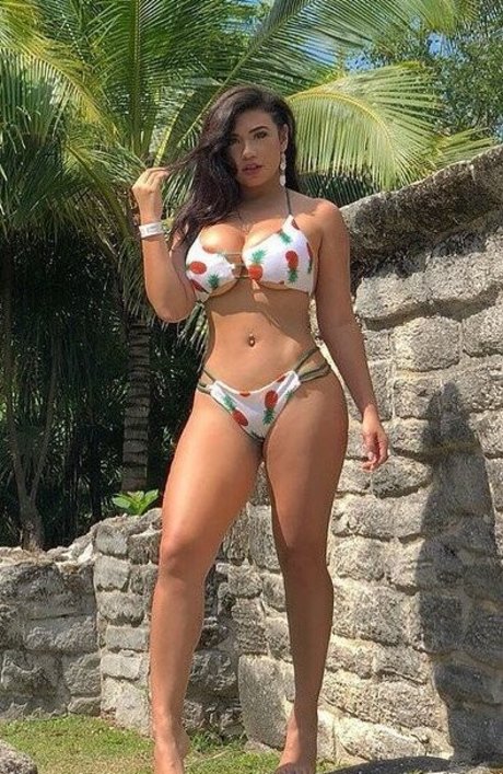 Priscilla Stephanie model top foto