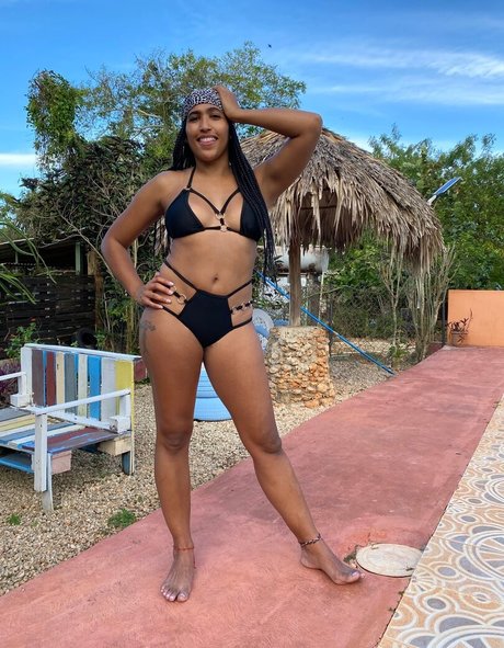 asiatische falsche titten onlyfans sexy kunst bild