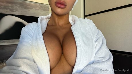 Emily Salch erotische heiße bild