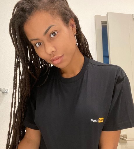 Kira Noir hübsche pornostar archiv