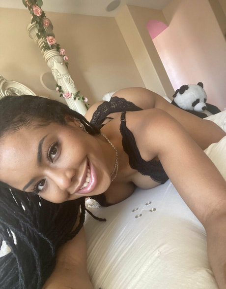 Kira Noir nackt kunst foto