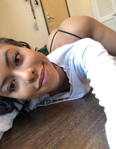 Kira Noir porno hd bild