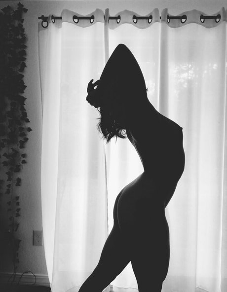 Ilah Dizon kostenlose akt bild