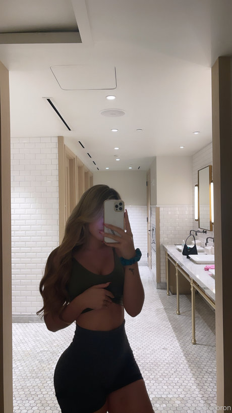 Esterbron hübsche pornostar foto