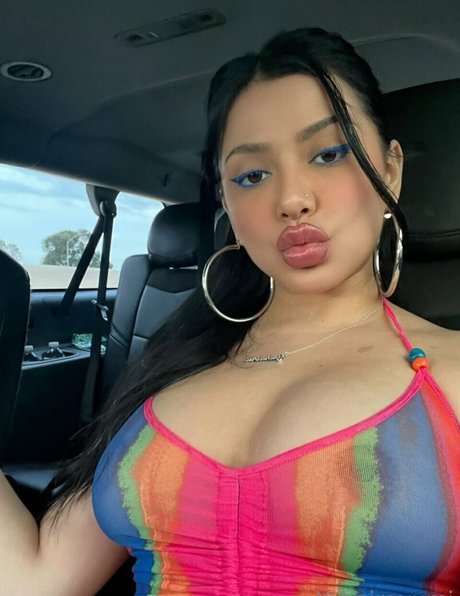 Yahaira Yumi schöne nackt bilder