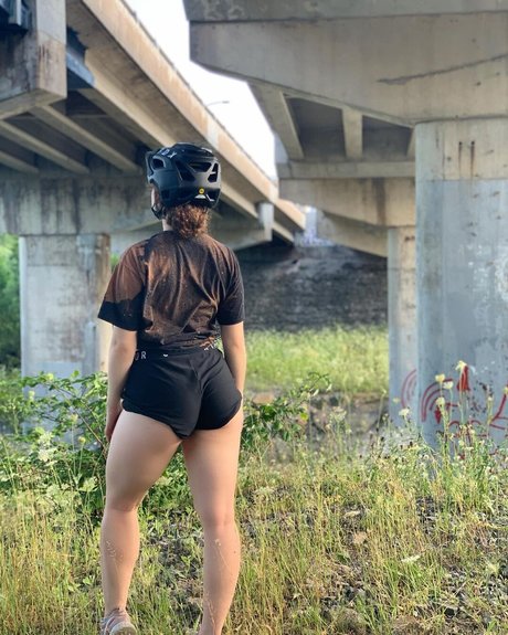 Alyssa Cleversey model kunst bilder