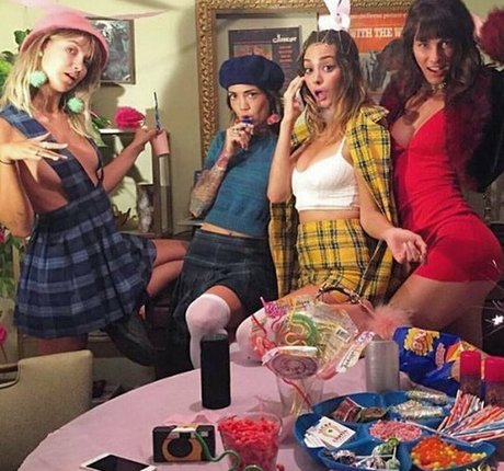 Lola Abbey kunst nackt galerien