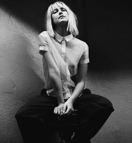 Lola Abbey kostenlose akt bild