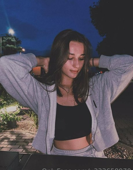 annie aa erotische akt bild