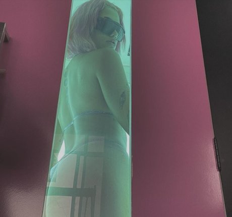 Azzy MC xxx schöne bild