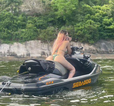 Azzy MC hd pornographische foto