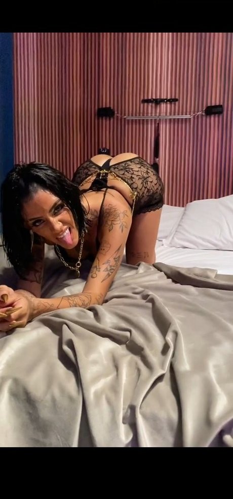 Azzy MC schauspielerin porno foto