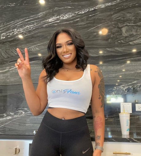 shapedbyshanice erwachsene heiße bilder