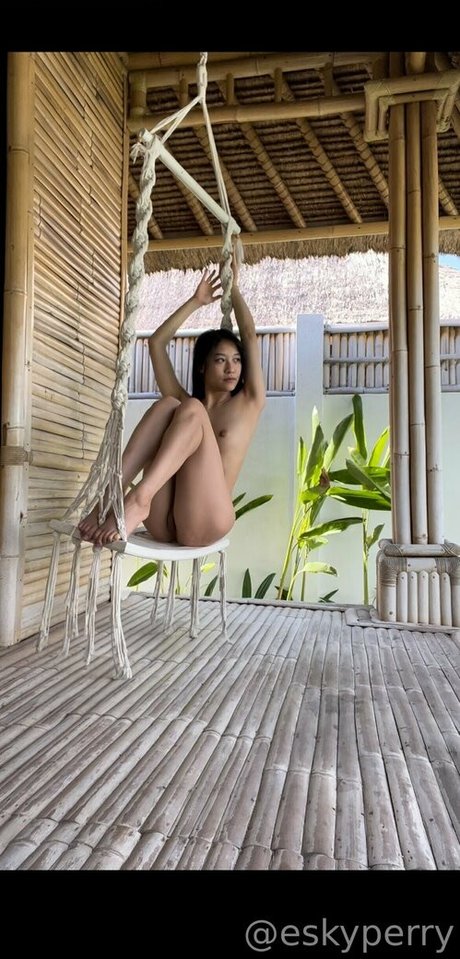 dünne asiatische teenager-onlyfans heiße akt fotos