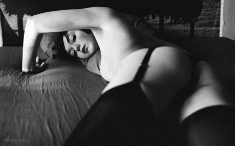 Nujolie model akt bilder