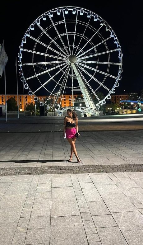 Esme Deacon model erotische bild