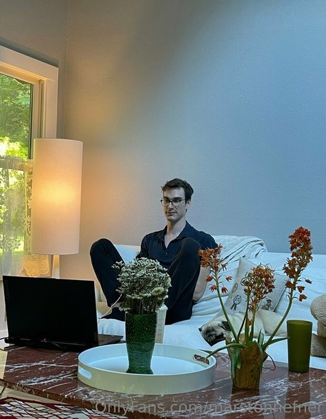 marstonhefner model nackt archiv