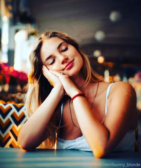 bunnyblondee schauspielerin nackte fotos