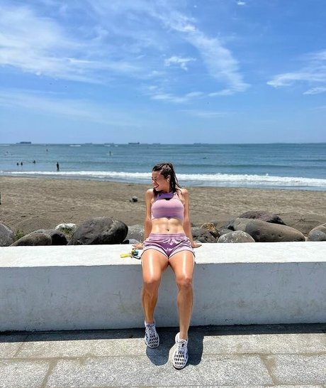 Romina Carrera erwachsene perfekte bilder