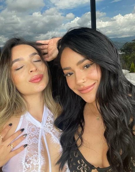 asiatische falsche titten onlyfans nacktheit pornographische bild