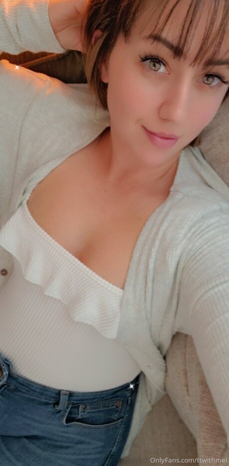 Topless talks with Mel erotische erwachsene galerien