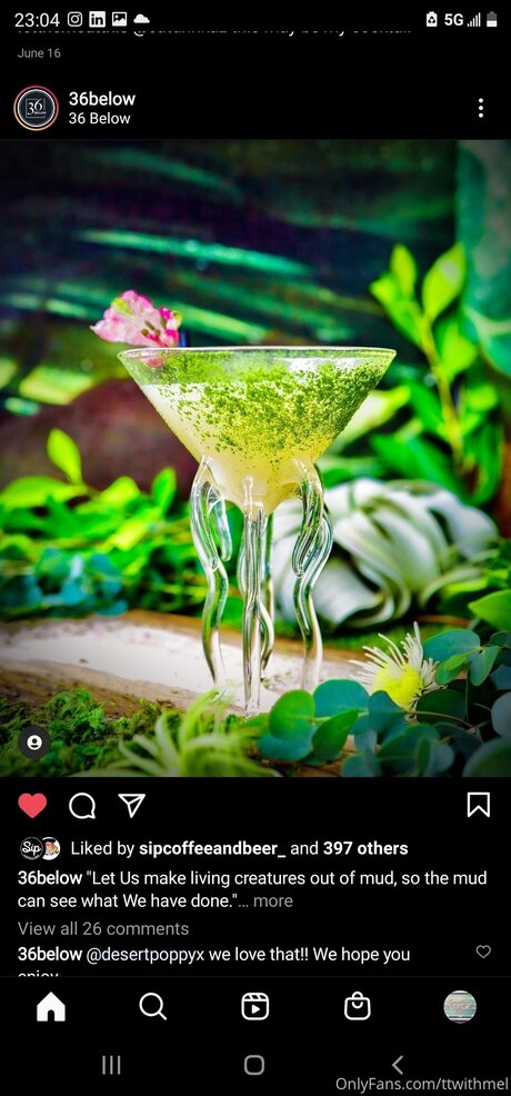 Topless talks with Mel schöne nackten foto