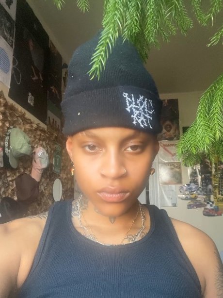 HOLYCHI nackt kostenlose foto