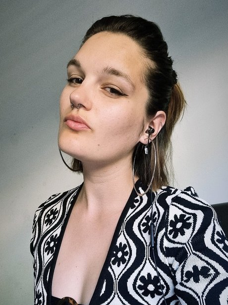 Madam Divine top xxx fotos